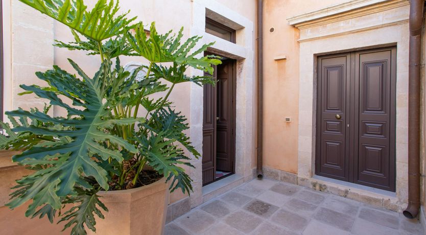 Photo of The Mirrors of Noto