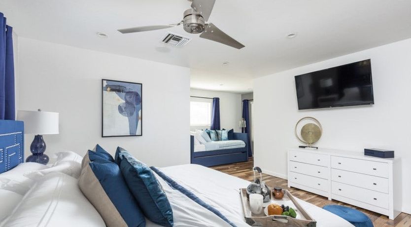 Photo of The Blue Pearl