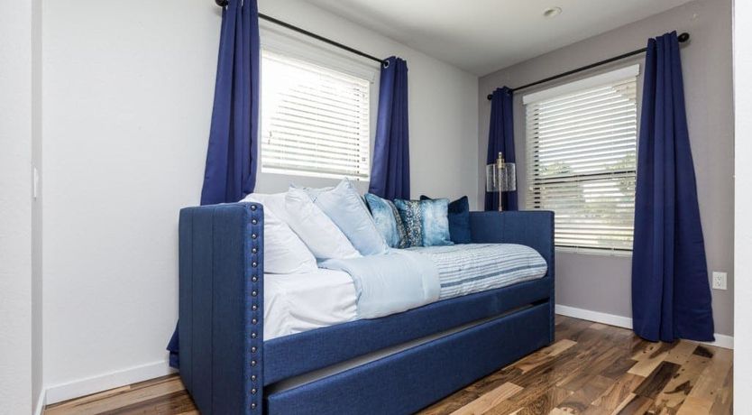 Photo of The Blue Pearl