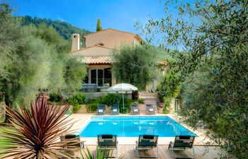 The Ode to Sunshine Holiday Home