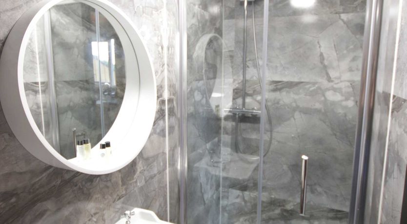 Photo of Georgias Gate