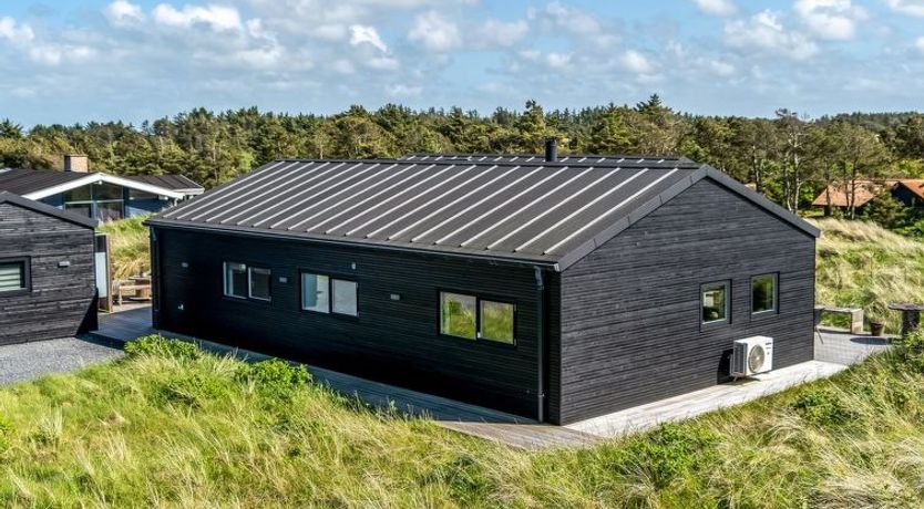 Photo of "Eriksine" - 750m from the sea