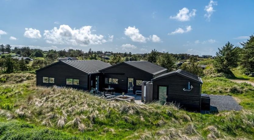 Photo of "Eriksine" - 750m from the sea