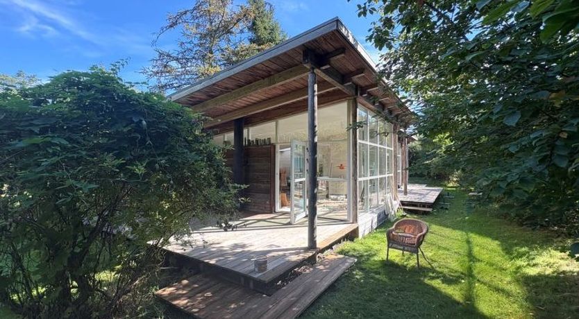 Photo of "Ellenora" - 1.7km from the sea