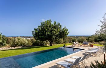 Scenic Citrus Holiday Home