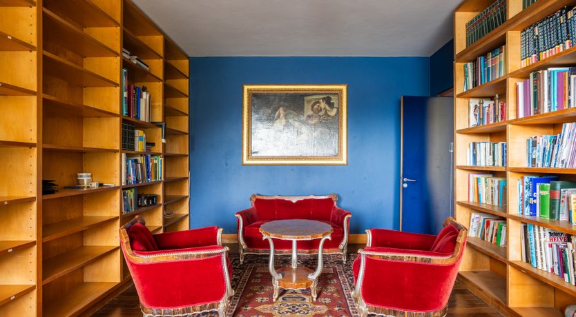 Photo of By Como Echo