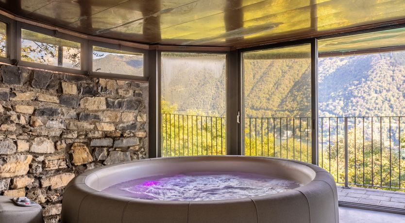 Photo of By Como Echo