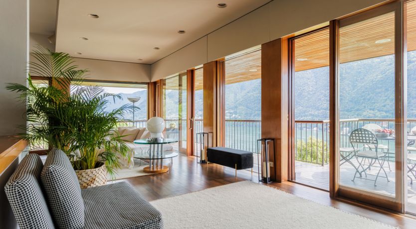 Photo of By Como Echo