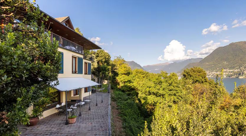 Photo of By Como Echo