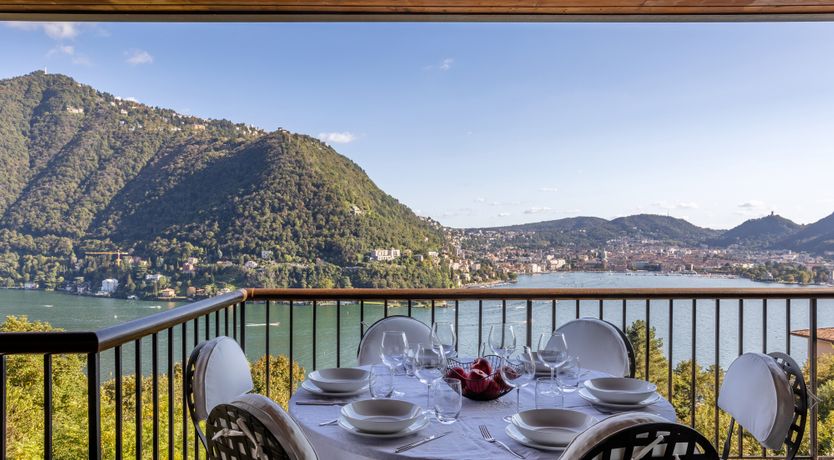 Photo of By Como Echo