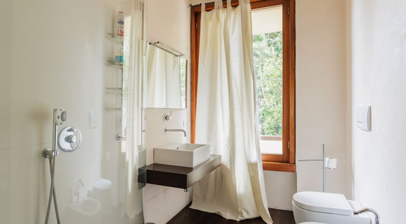 Photo of By Como Echo