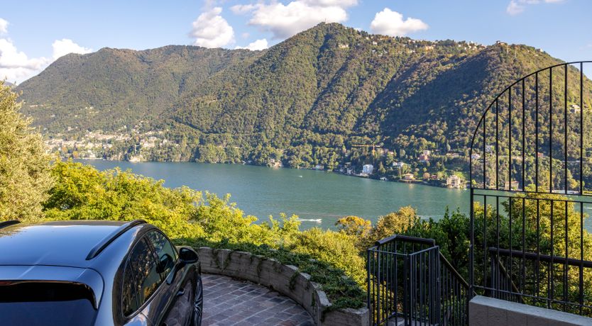 Photo of By Como Echo