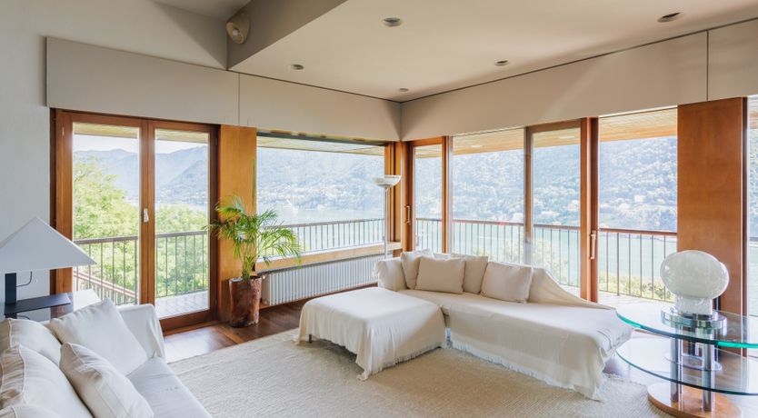 Photo of By Como Echo