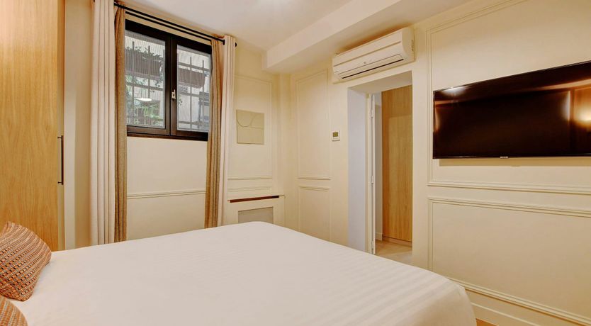 Photo of Parisian Moonlight