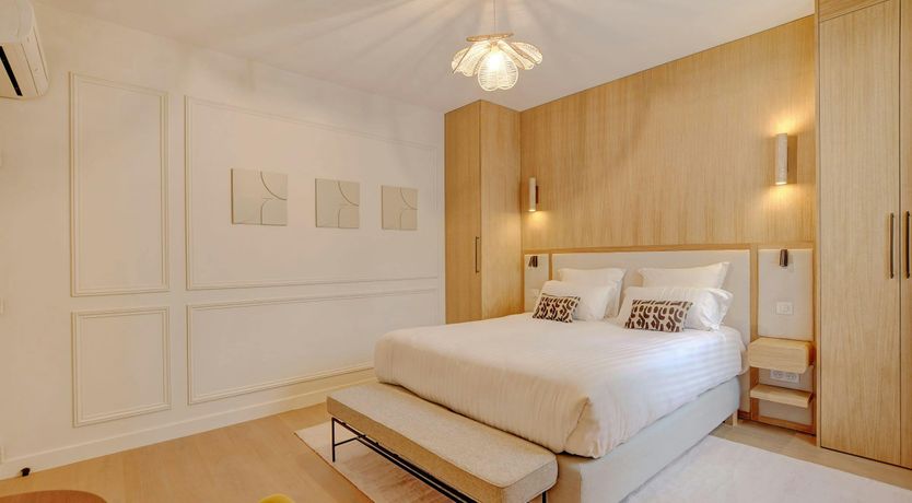 Photo of Parisian Moonlight