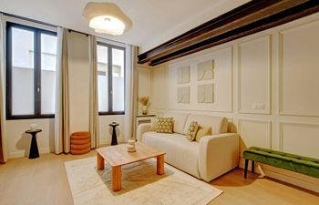 Parisian Moonlight Holiday Home