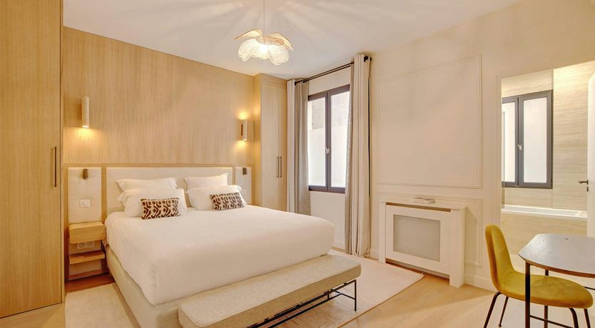 Photo of Parisian Moonlight