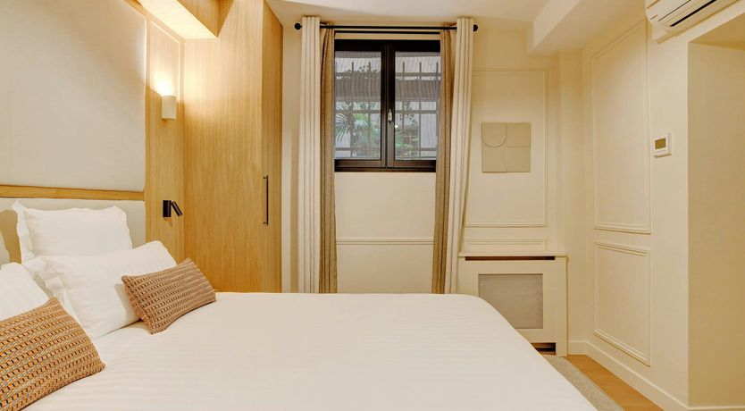 Photo of Parisian Moonlight