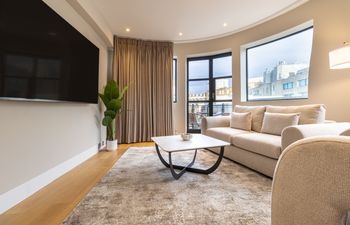 Gold & Oak Holiday Home