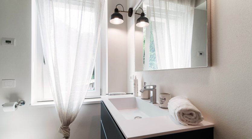 Photo of Como Hillside