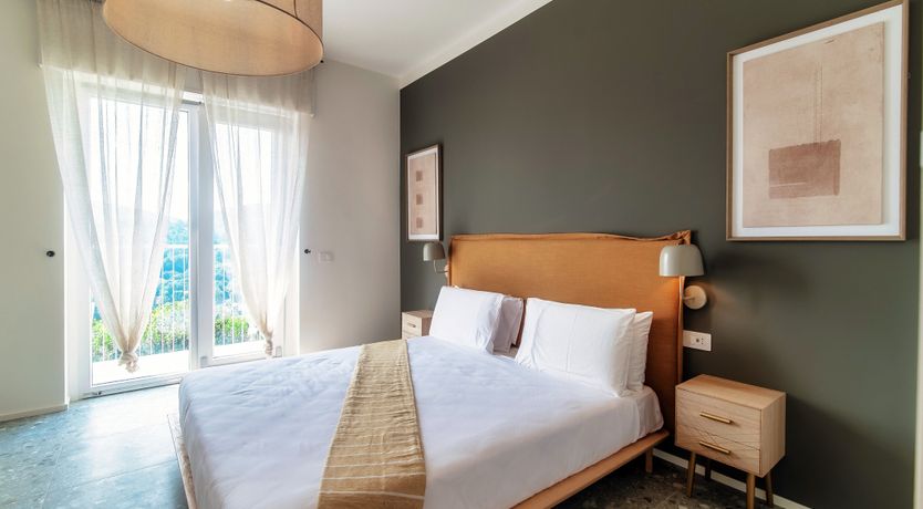 Photo of Como Hillside