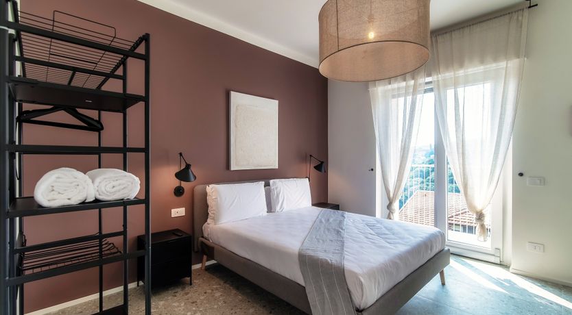 Photo of Como Hillside