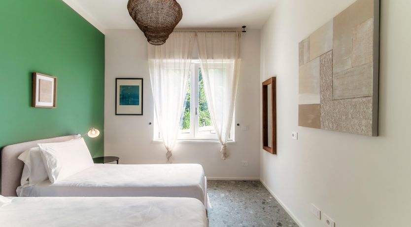 Photo of Como Hillside