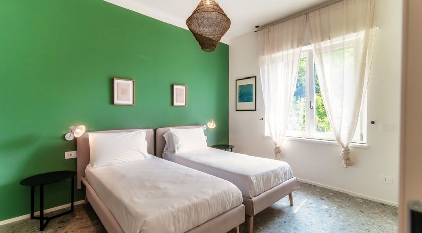 Photo of Como Hillside