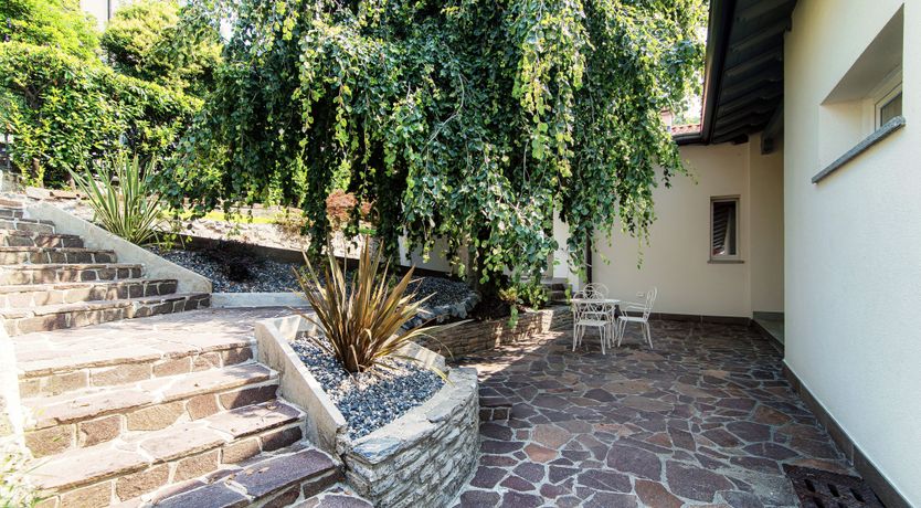 Photo of Como Hillside