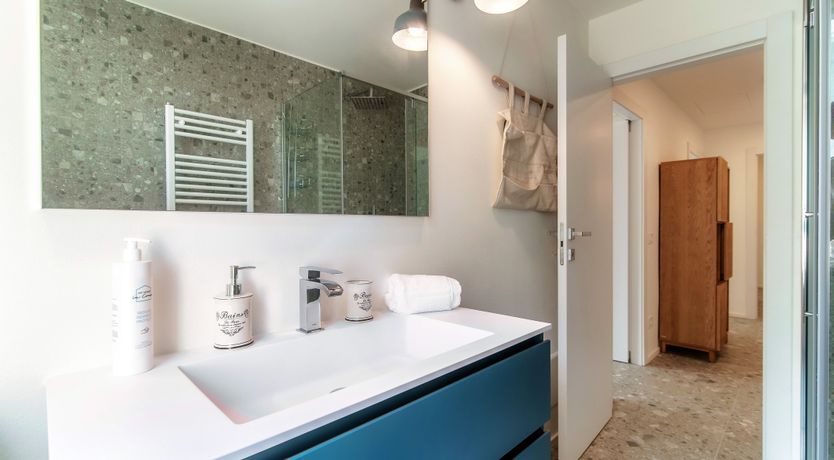 Photo of Como Hillside