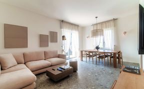 Photo of Como Hillside