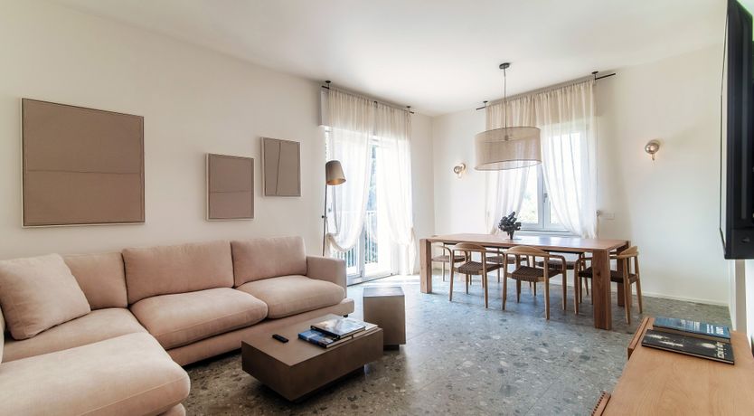 Photo of Como Hillside