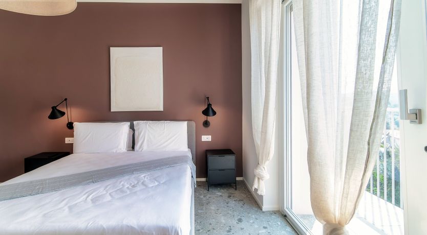 Photo of Como Hillside