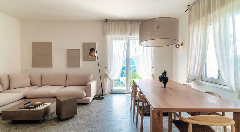 Photo of Como Hillside