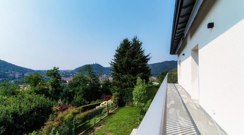 Photo of Como Hillside