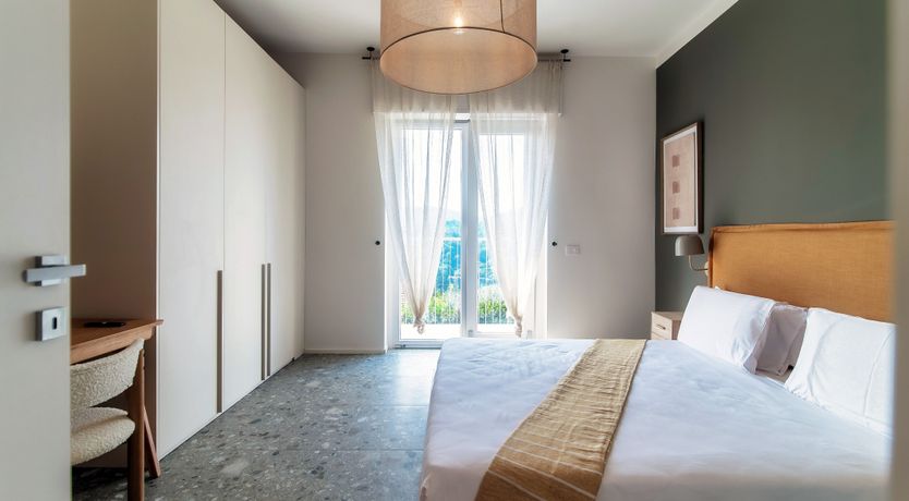 Photo of Como Hillside