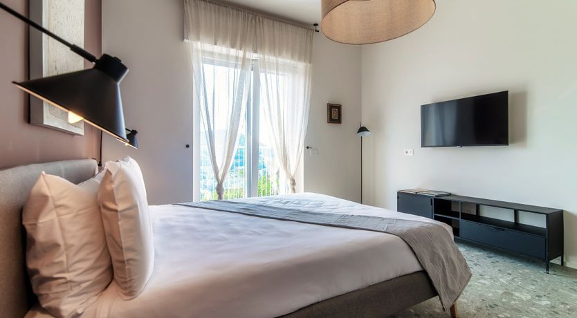 Photo of Como Hillside