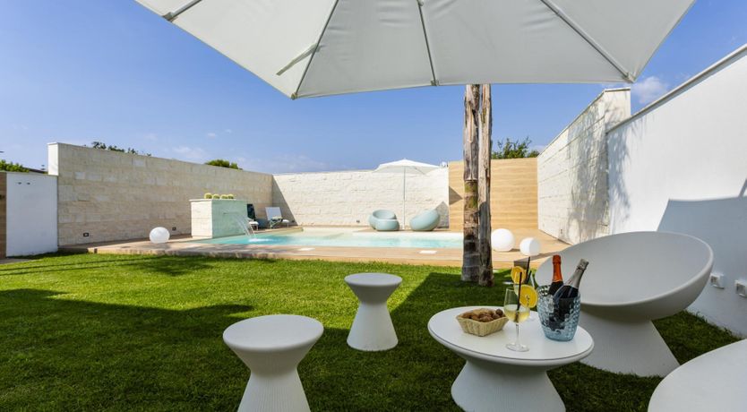 Photo of Azure & Pearl