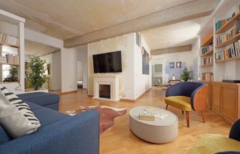 Roman Dawn Holiday Home