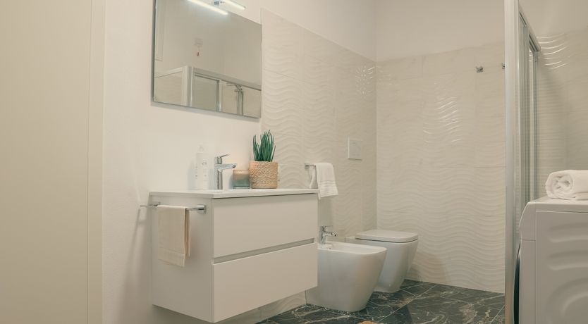 Photo of Lake & Olive