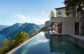 Photo of serene-lake-view