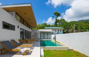 Island Glimpse Holiday Home