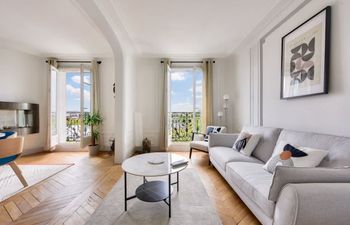 Exquisite Heights Holiday Home