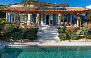 Sea Views & Lemon Trees Holiday Home