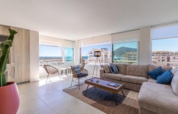 A Nautical Horizon Holiday Home