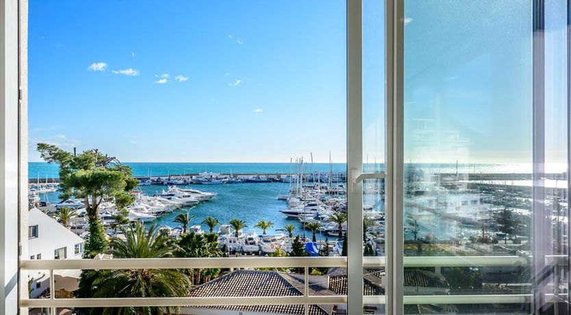 Photo of A Nautical Horizon