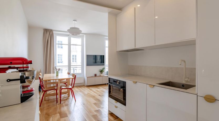 Photo of Parisian Glimmer