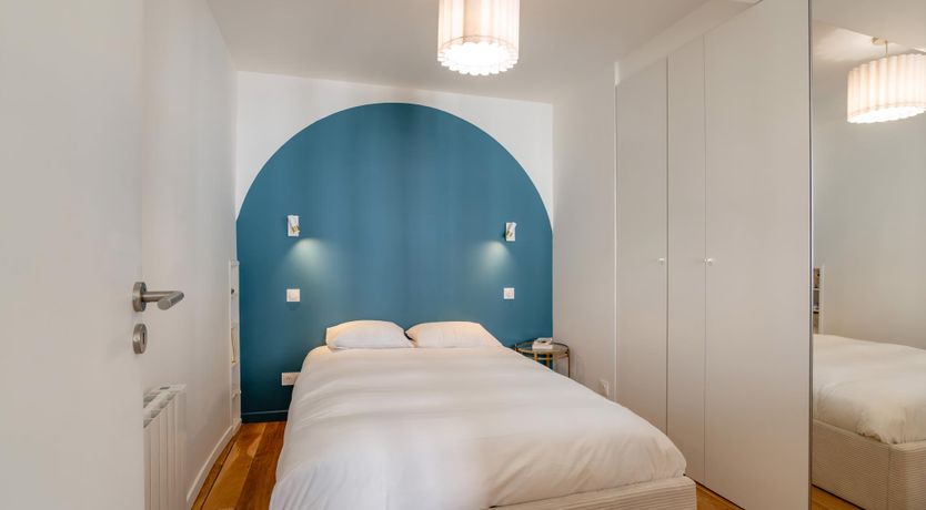 Photo of Parisian Glimmer