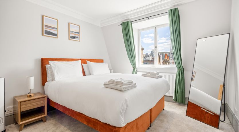 Photo of Opera Jewel