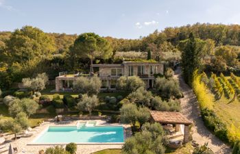 Charming Place Holiday Home